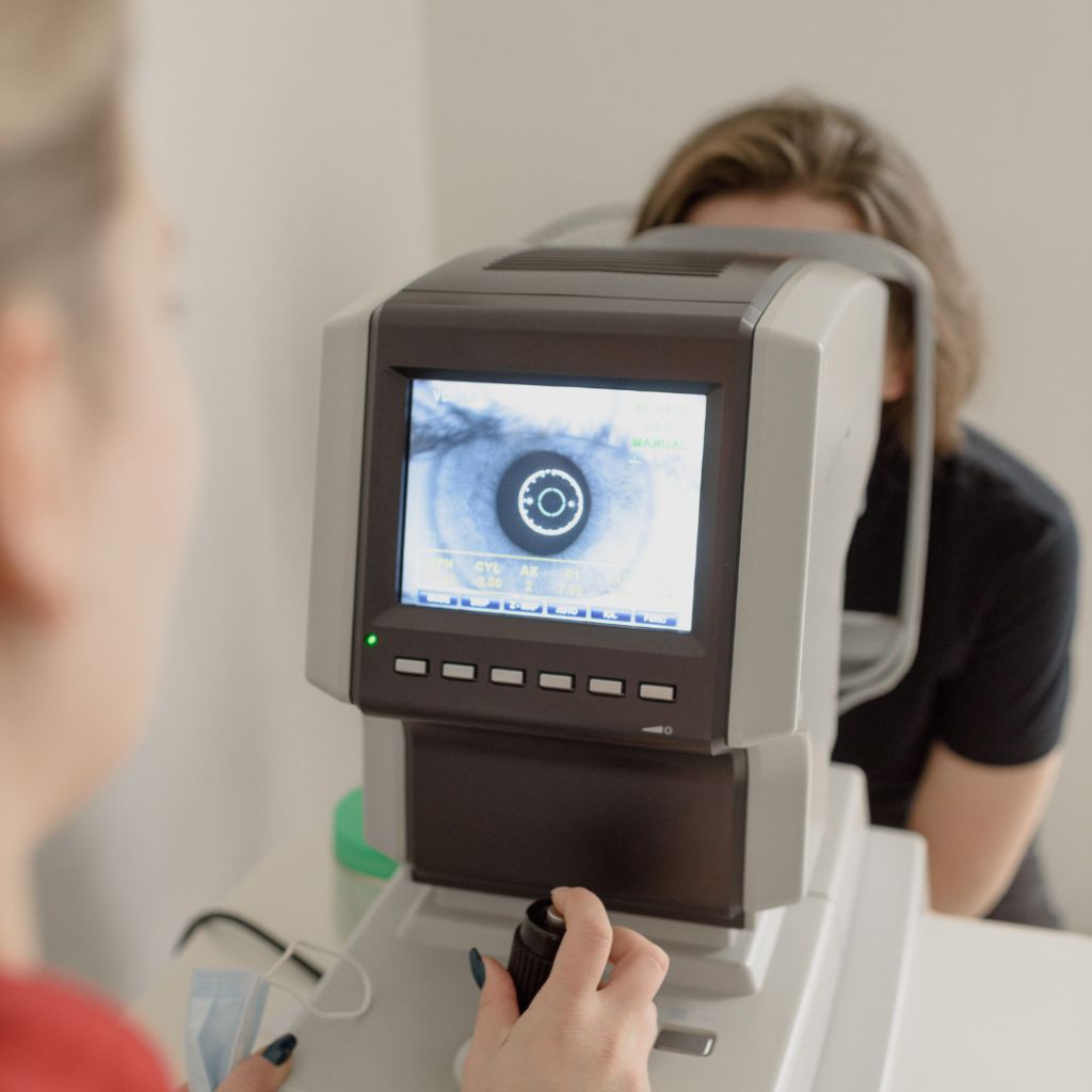 Cataract surgery in Noida